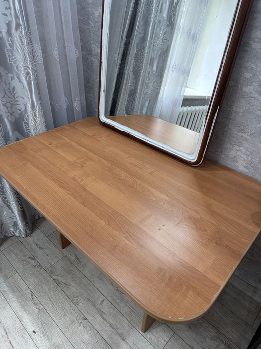 Продам стол цена 20.000