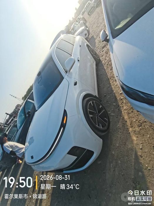 LIXIANG L8 White 2025