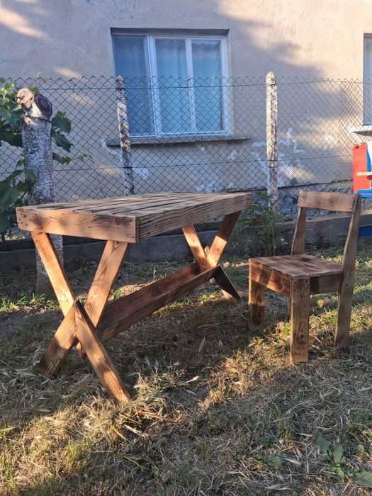 Маси и столове от палети