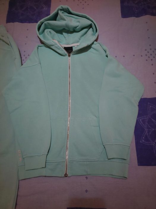 De vânzare trening, mărimea 146 cm