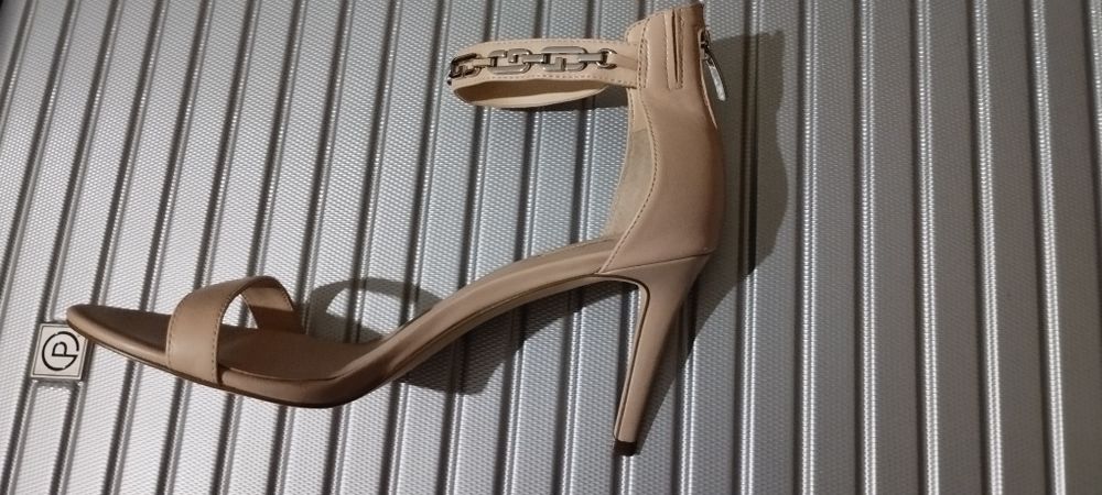 Продам босоножки