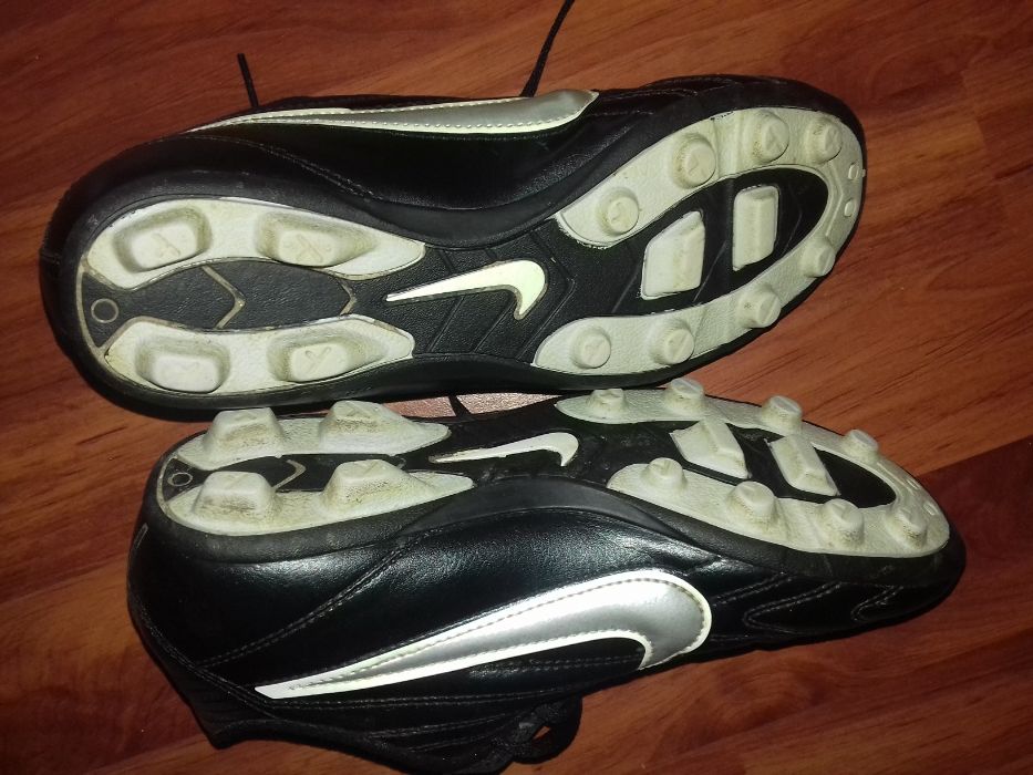 NIKE Adidas / Gheata Fotbal Crampoane NIKE Noi