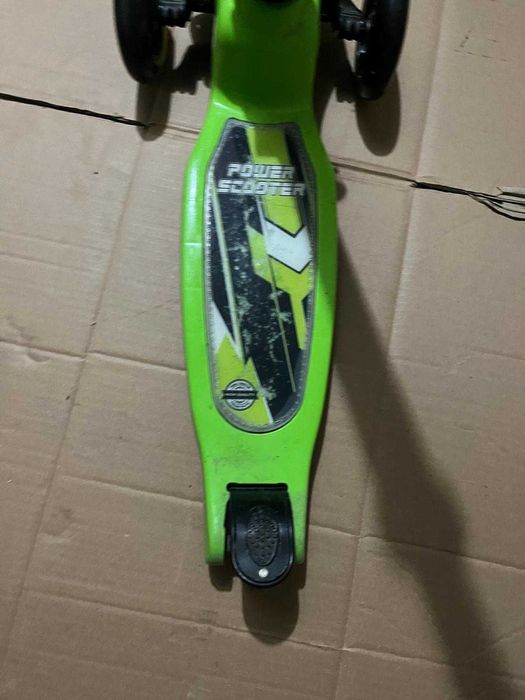 Vand trotineta pentru copii cu luminite
