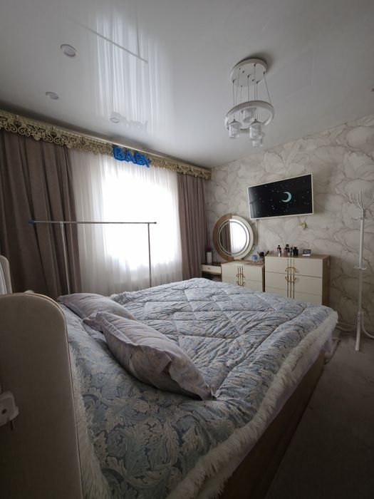 4 xonali kvartira sotiladi 4 etaj. Barcha narsalari bilan. RASMDAGI