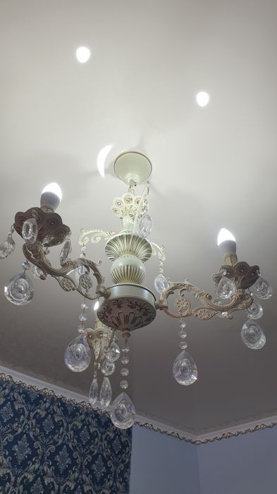 Продам люстру 3рожк.