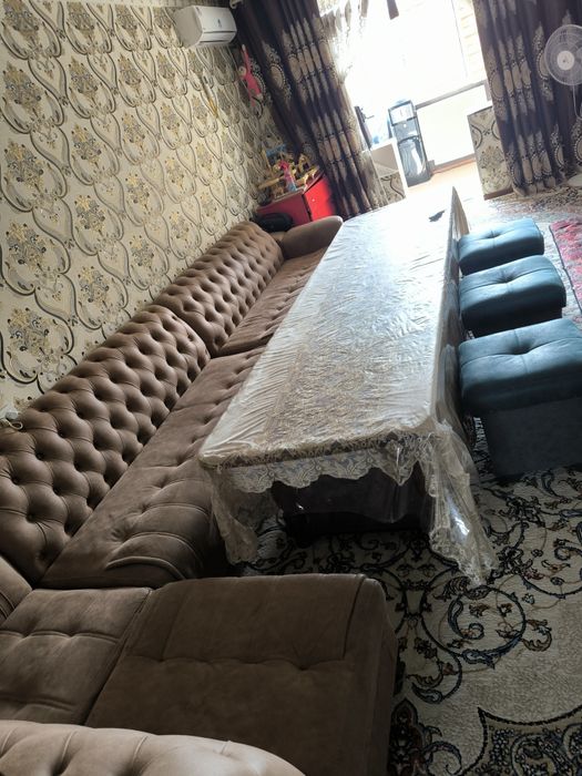 Уголок деван ва стол эни. 1.50. узунлиги 4.5.метл стол 3.метр холати а