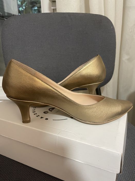 Vand pantofi eleganti, nr. 38, facuti la comanda pe site-ul Gazzelle.