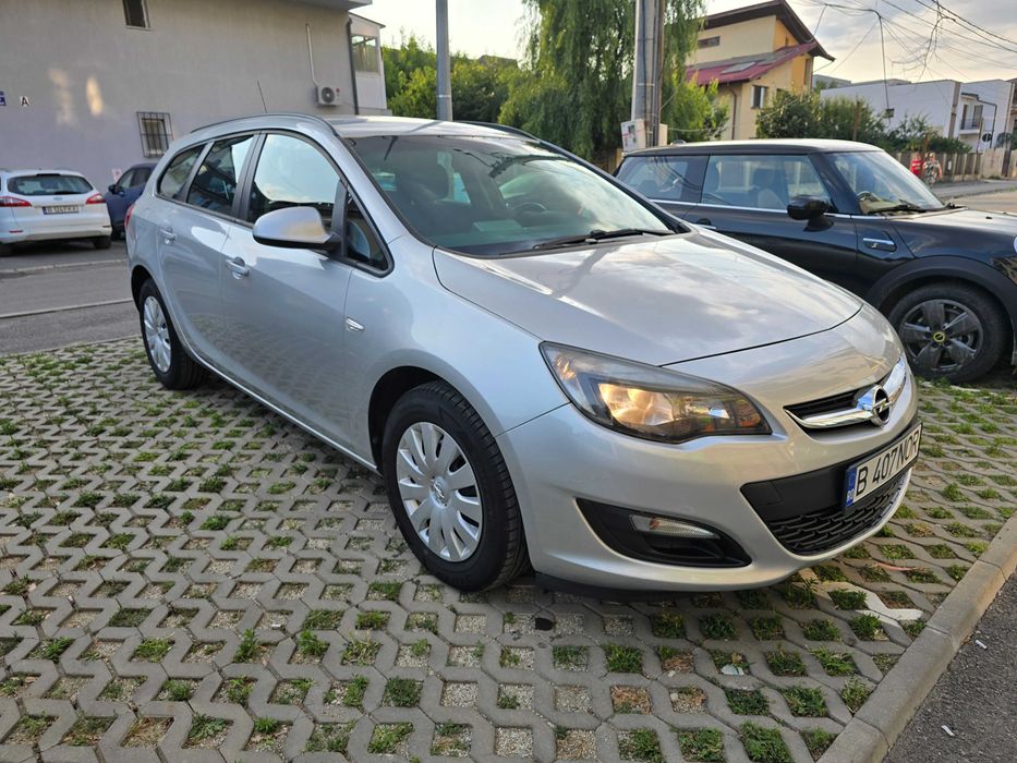 Opel Astra J Sports Tourer 2015 1.6 diesel  | Stare  buna |  2 seturi Anvelope + 2 seturi Jante Incluse | Carplay Android  |