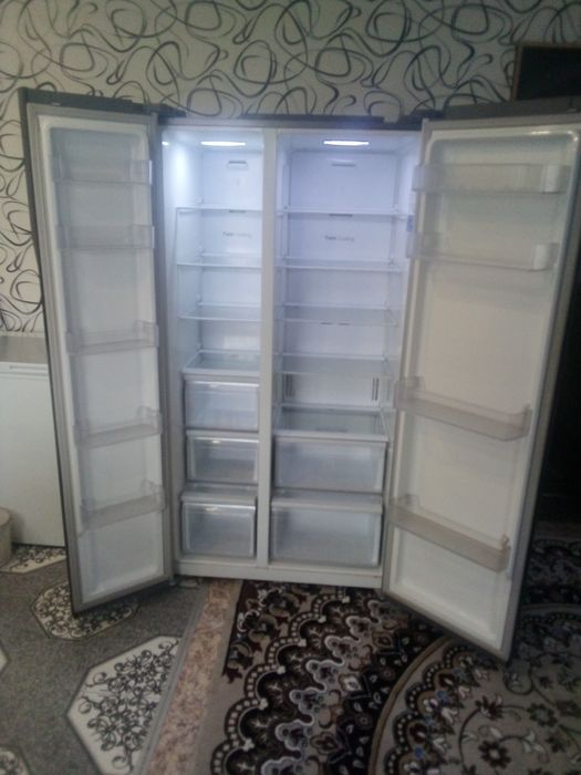 Двухдверный холодильник Самсунг торг.