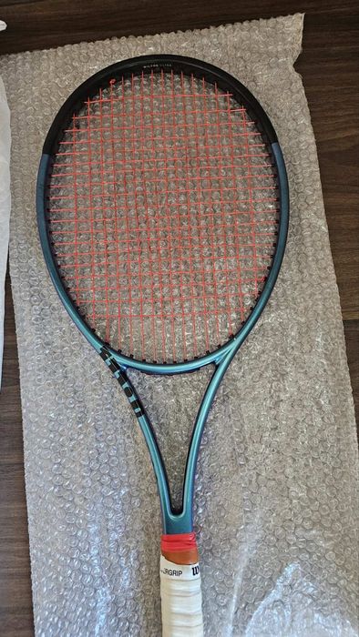 Професионална тенис ракета Wilson Ultra Pro V4 16×19  (305g) – Страхотно състояние!