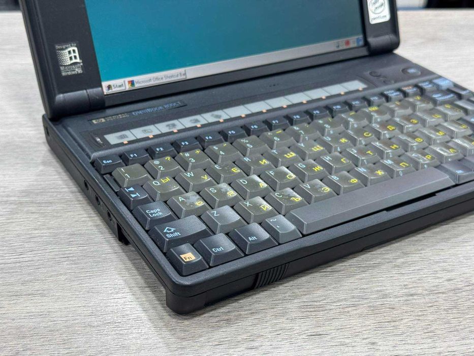 Ретро лаптоп HP OmniBook 800CT