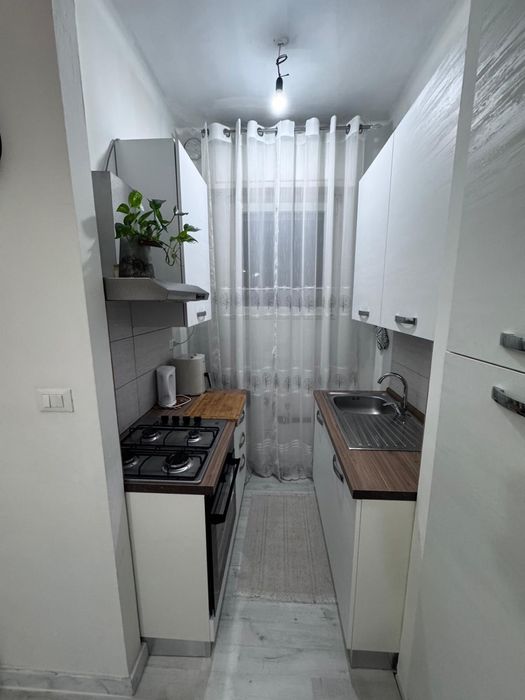 Mobila de bucatarie completa aragaz ,frigidel ,hota 100%