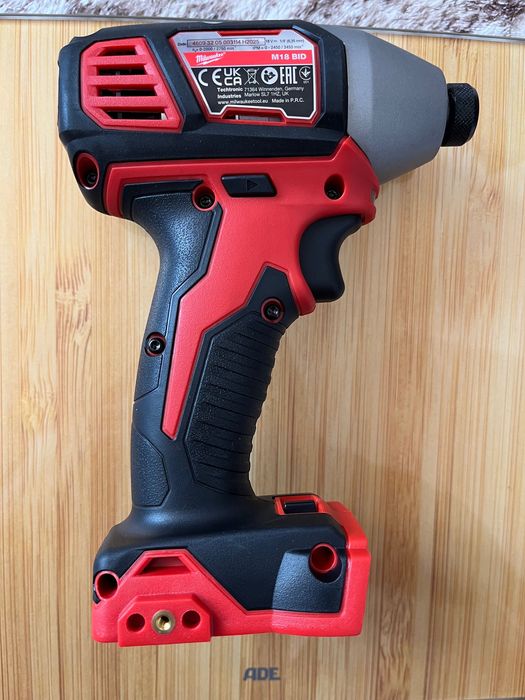 Милуоки Импакт и винтоверт без батерия