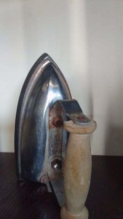 Продам утюг старый