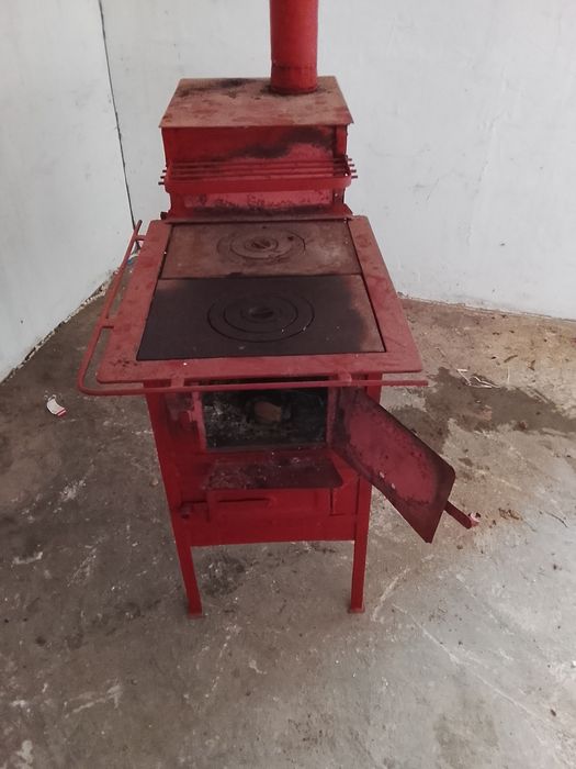 Vând sobă tip cizma din tabla in stare foarte buna