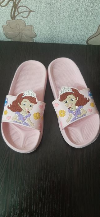Продам детскую обувь