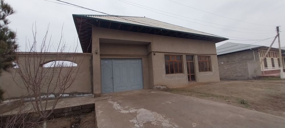 Yashashga tayyor hovli sotiladi hamma sharoitlari bor