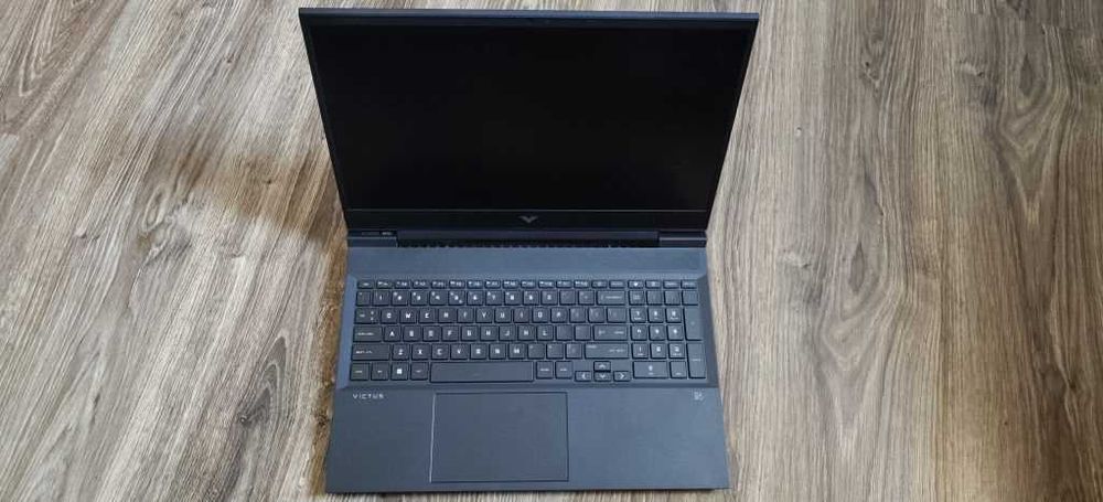 Laptop gaming ca nou HP Victus 16 cu i7 14700HX 5.50GHz / 32GB RAM / RTX 4070 8GB / SSD 1TB