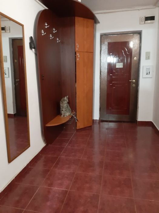 Inchiriez apartament doua camere etaj 1 zona MB-uri.