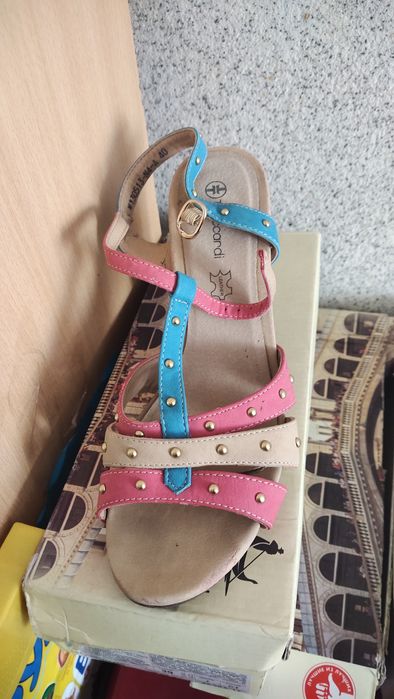 Продам босаножки