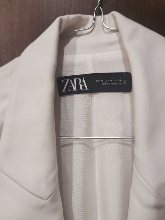 Бяло сако на Zara