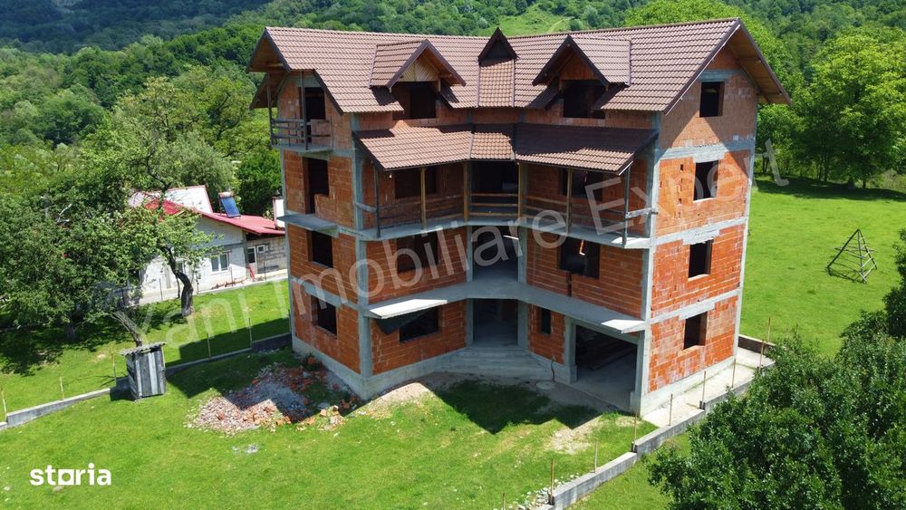 Pensiune de vânzare în comuna Corbeni, Județ Argeș.