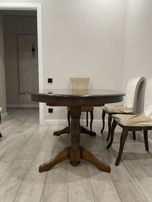 Продается стол деревянный