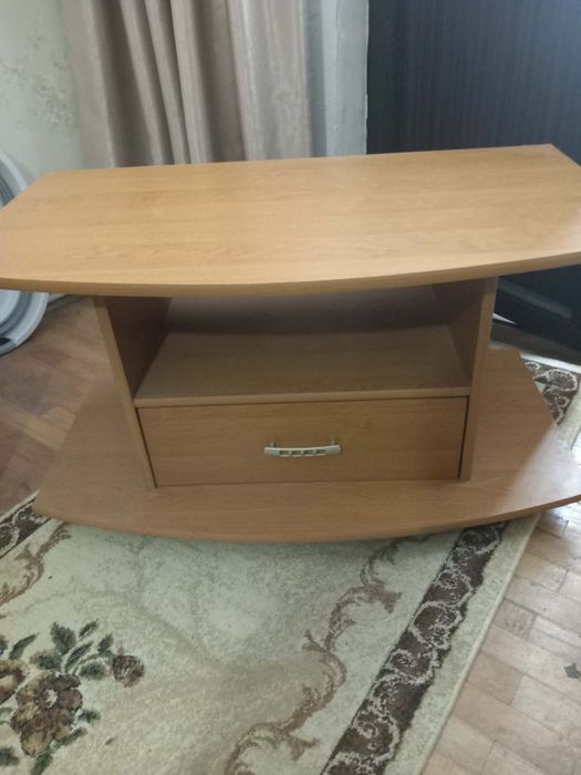 Vand măsuță pt televizor/cafea