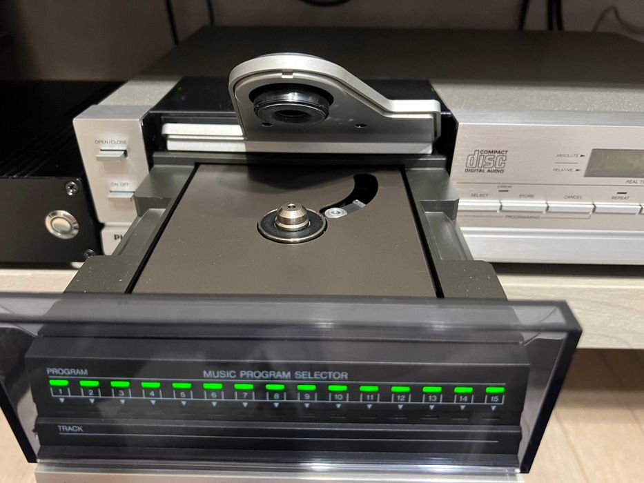 Продается CD проигрыватель PHILIPS CD 303