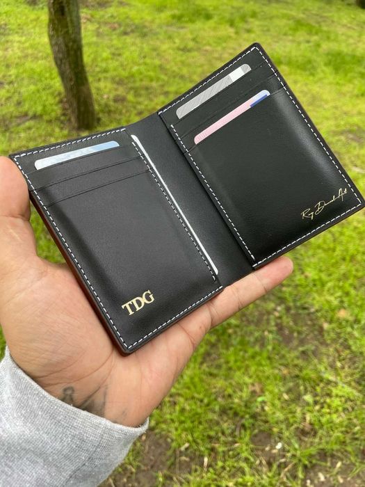 Portofele din piele naturala lucrate manual