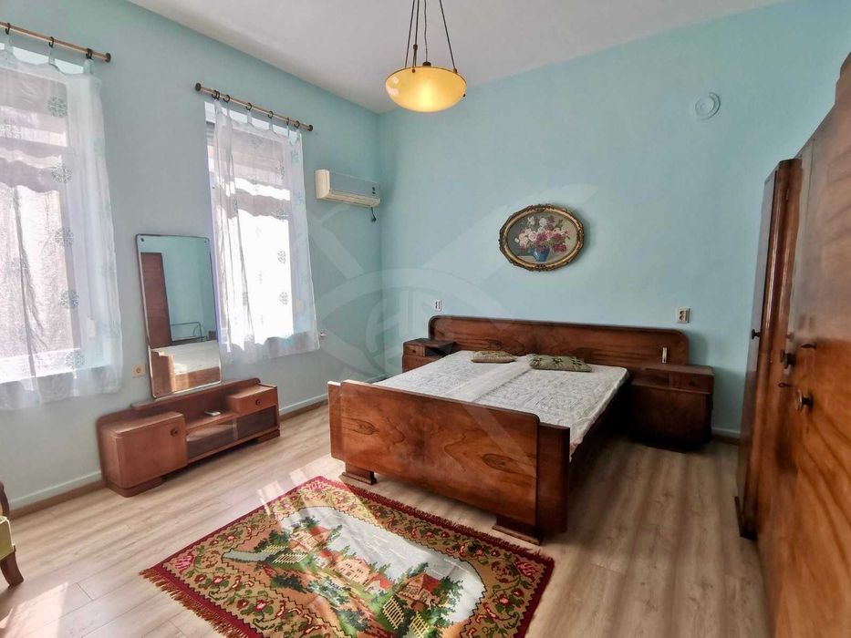 Дава се под наем Тристаен апартамент в Бургас, Център - 85 кв.м за 797.64 € - Снимка #1