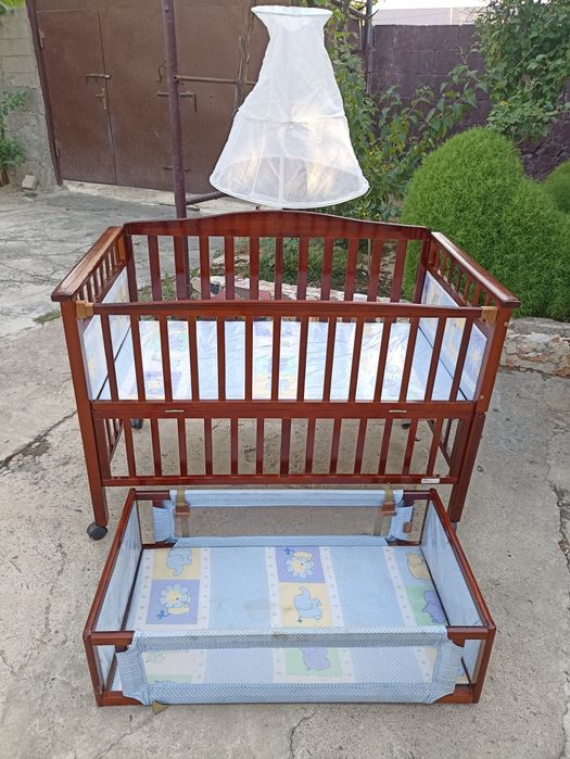 Детская кровать с накиткой