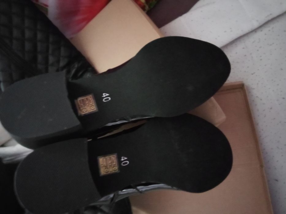Лачени ботуши нови с топла подплата