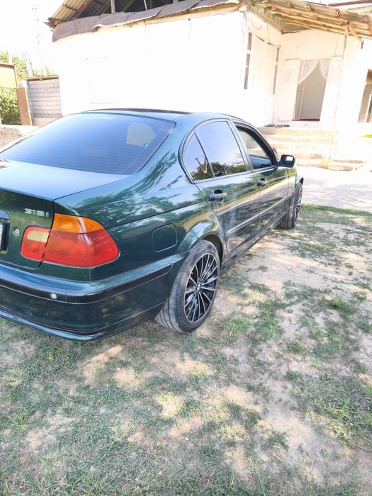 BMW srochniy sotiladi
