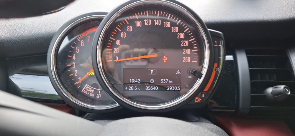 MINI Cooper 1.5 Turbo • 136 CP • AUTOMATĂ • 2018 • 85.640 km