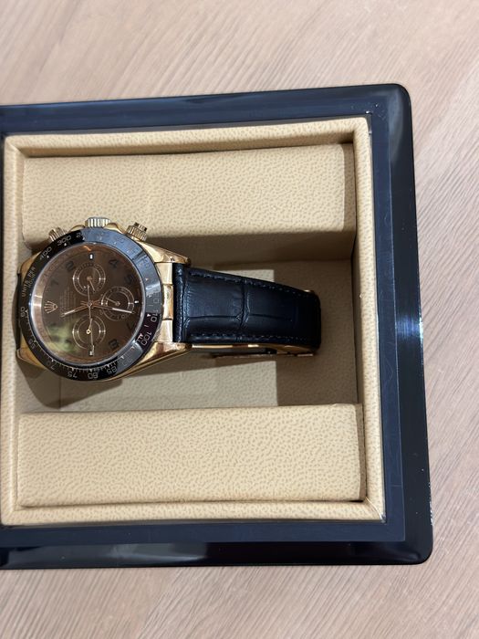 Дамски часовник с кожена каишка