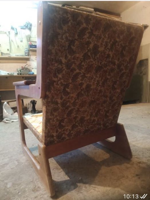 Продам два винтажных кресла.