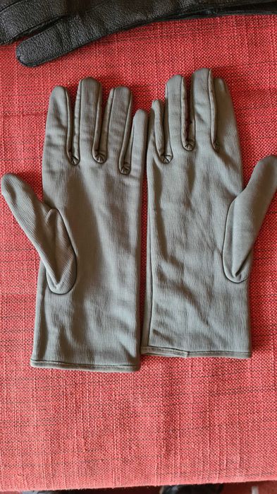 Manusi militare de parada