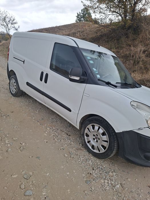 Vând fiat doblo 2013