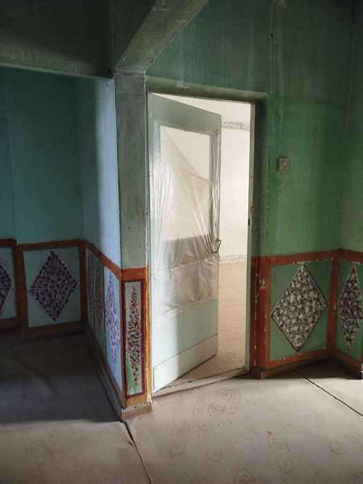 4х комнатная квартира без ремонта на районе Супера