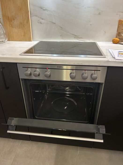AEG Competence вградена фурна с 4 котлона