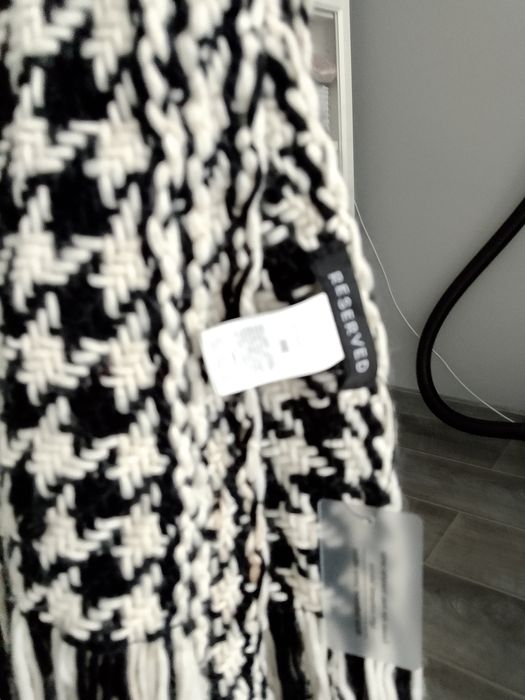 Дамски шал Reserved