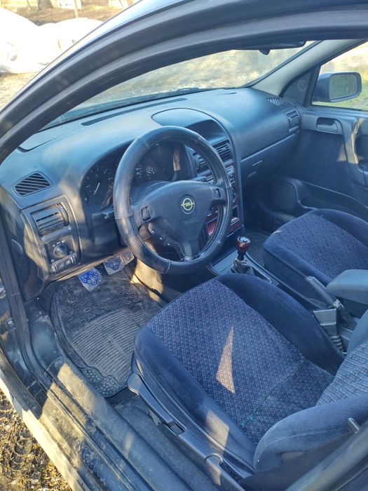 Продавам Опел Астра