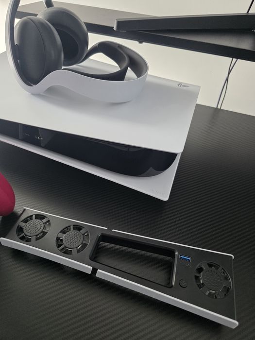 Vând consola Playstation 5