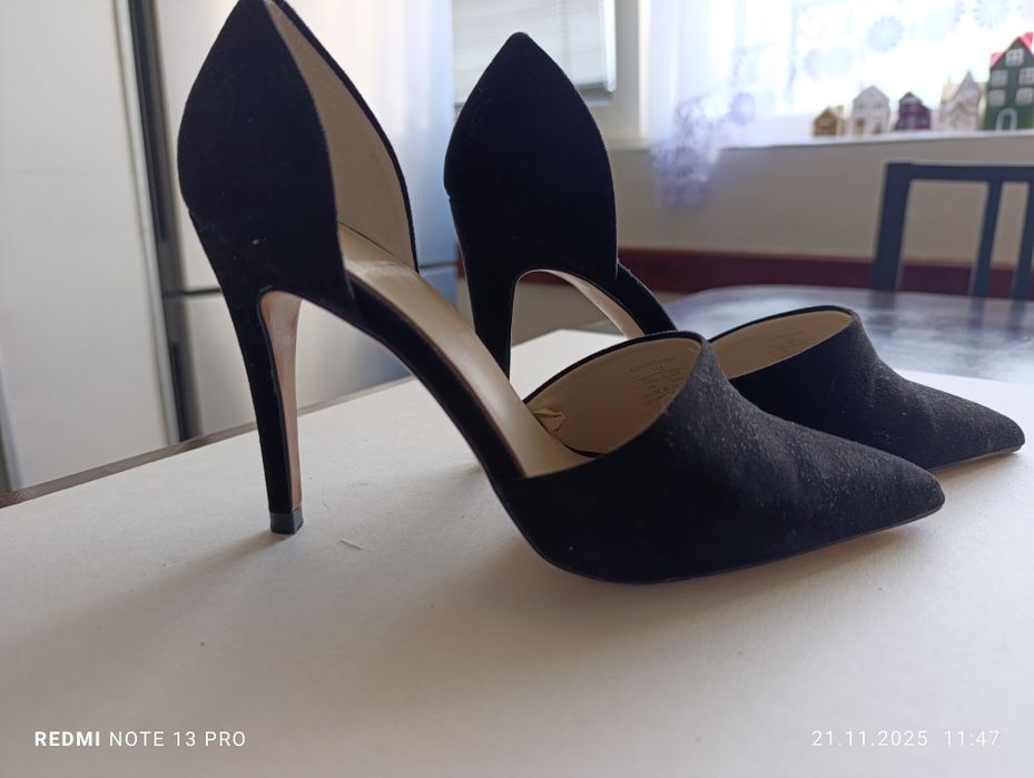 Елегантни дамски обувки