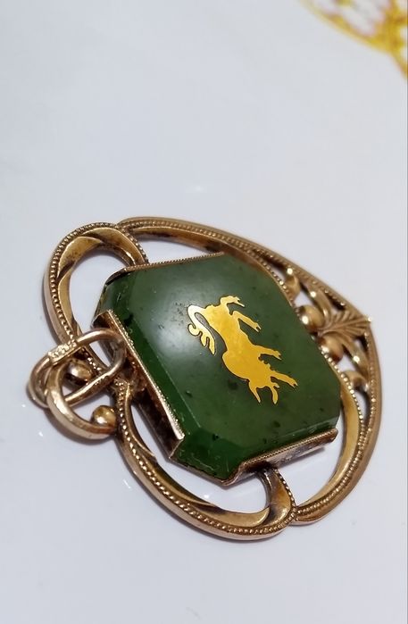 Кулоны позолоченный Телец и серебряный с камнями.