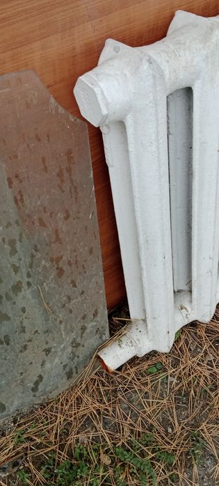 Продам чугунный радиатор отопления