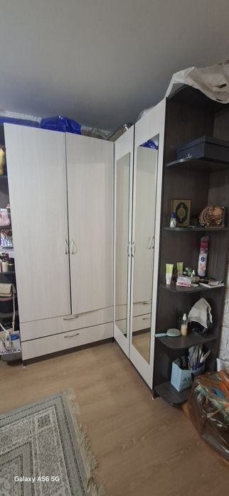 Срочно продам шкаф угловой
