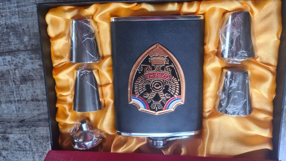 Джобна манерка със знамето на Русия