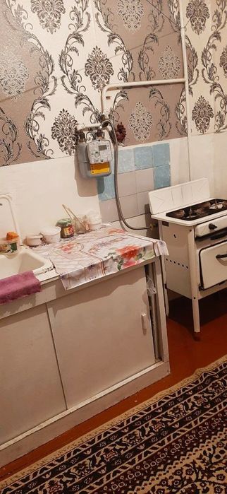 Сдается 1 ком кв в Чирчике 1 мкн 2 этаж рядом школа садик